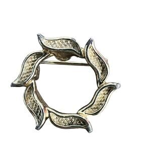 Vintage Gerry's Gerry Weber Gold Leaf Wreath Small Pin